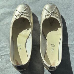 Shimmering Silver Leather Ballet Flats with Bow 5.5